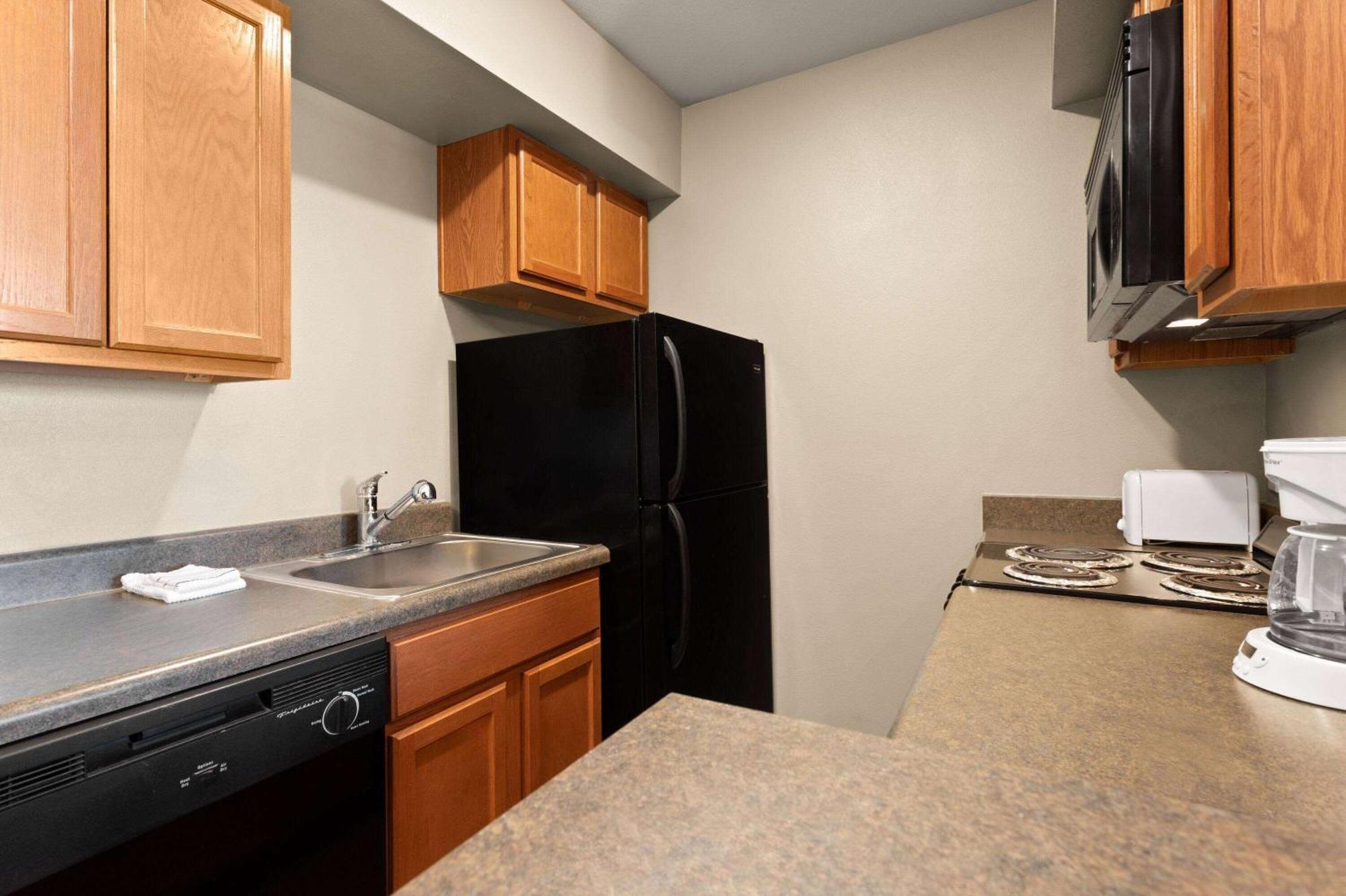 Eagle'S Den Suites Cotulla A Travelodge By Wyndham Exterior foto