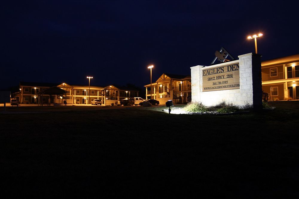 Eagle'S Den Suites Cotulla A Travelodge By Wyndham Exterior foto